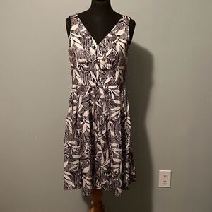 Van Heusen Women's Brown & White Tropical Sleeveless V-Neck A-Line Dress Size 10
